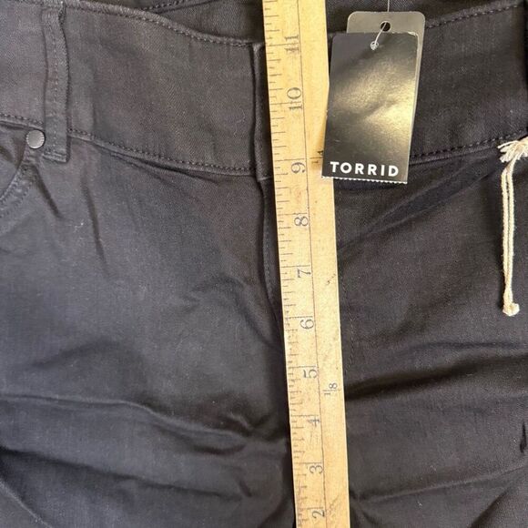 Brand New Torrid Denim Women's Size 24 Regular Button Fly Black Jeggings - Picture 4 of 10